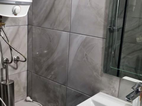 комерційна за адресою Шовковична вул., 24