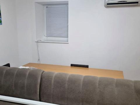 комерційна за адресою Шовковична вул., 24