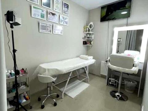 комерційна за адресою Каховська вул., 62-А