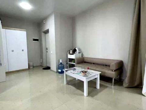 комерційна за адресою Каховська вул., 62-А