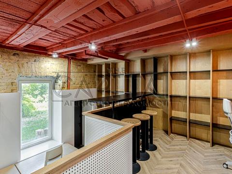 комерційна за адресою Київ, Богдана Хмельницького вул., 1