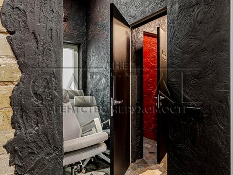 комерційна за адресою Київ, Богдана Хмельницького вул., 1