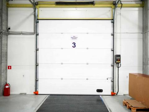 комерційна за адресою Білогородська вул., 10