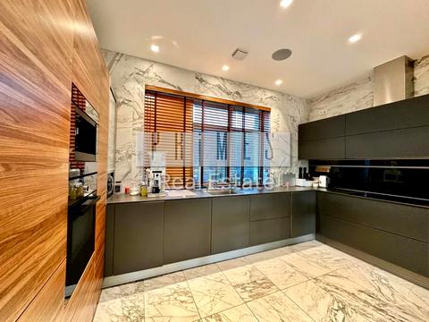 будинок за адресою Кар'єрна вул.