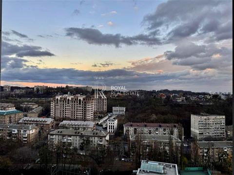 квартира за адресою Київ, Андрія Верхогляда вул. (Михайла Драгомирова), 7