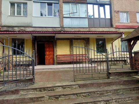 комерційна за адресою Петра Дорошенка вул., 10