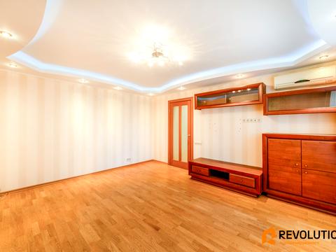 квартира за адресою Дніпровська набережна вул., 13