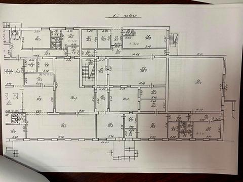 комерційна за адресою Конюшинна вул., 20а