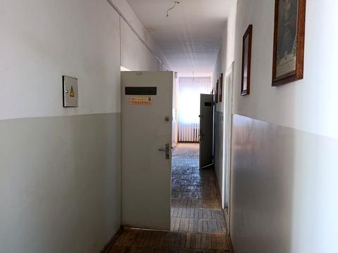 комерційна за адресою Конюшинна вул., 20а