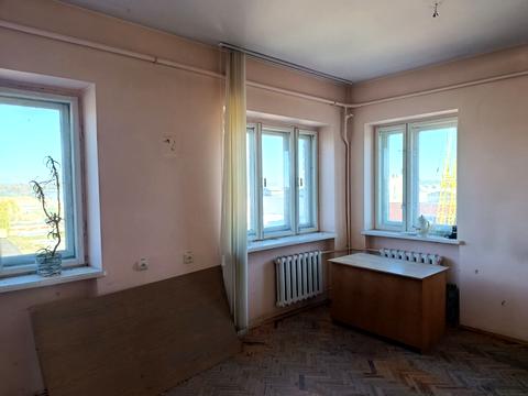 комерційна за адресою Конюшинна вул., 20а