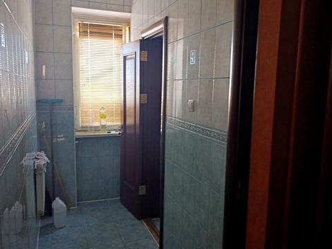 комерційна за адресою Конюшинна вул., 20а