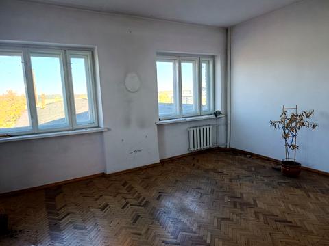 комерційна за адресою Конюшинна вул., 20а