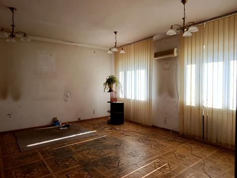 комерційна за адресою Конюшинна вул., 20а