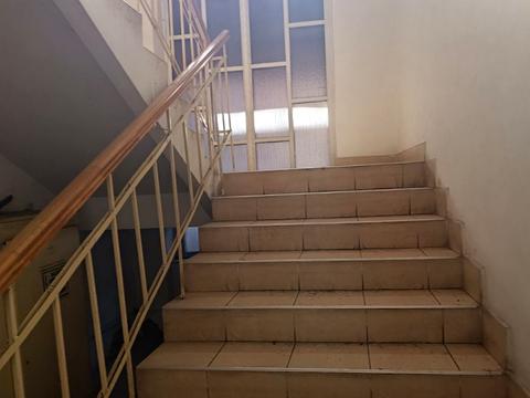 комерційна за адресою Конюшинна вул., 20а