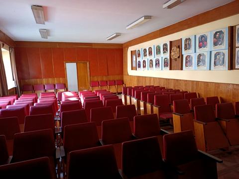 комерційна за адресою Конюшинна вул., 20а