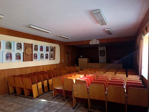 комерційна за адресою Конюшинна вул., 20а