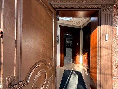 коммерческая по адресу Крутой спуск, 7