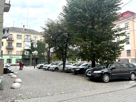 квартира за адресою Листопадова, 6