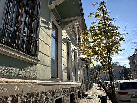 квартира за адресою Листопадова, 6