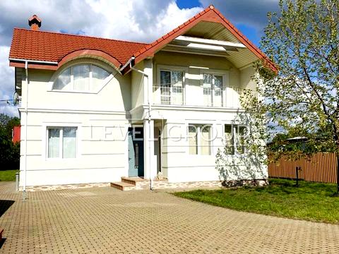 будинок за адресою Шкільна вул., 10