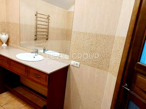 будинок за адресою Шкільна вул., 10