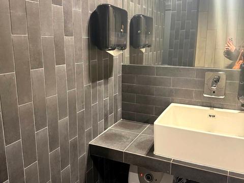 комерційна за адресою Стрийська вул., 108