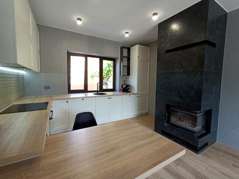 будинок за адресою с. Конопниця, Червоної Калини вул.