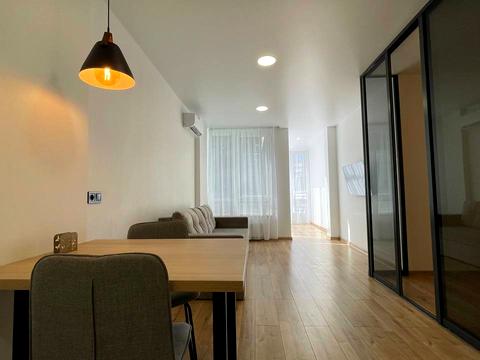 квартира за адресою Космічна вул., 5