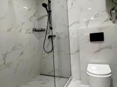 квартира за адресою Космічна вул., 5