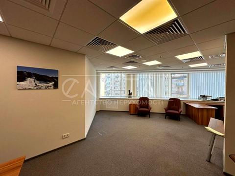 комерційна за адресою Володимирська вул., 15