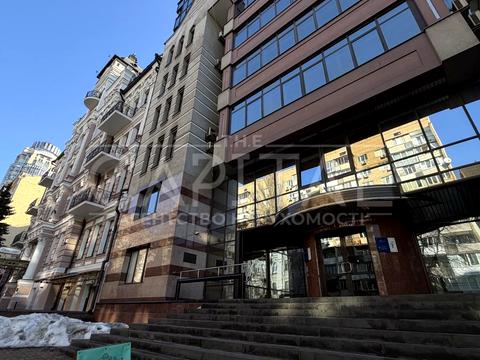 комерційна за адресою Богдана Хмельницького вул., 55