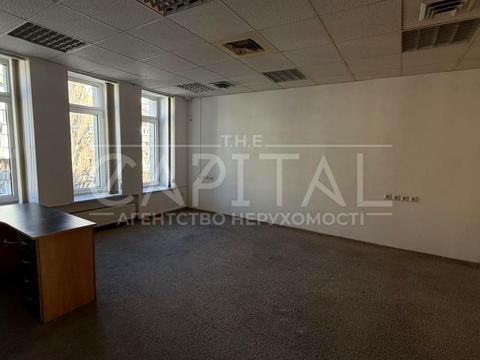 комерційна за адресою Богдана Хмельницького вул., 55