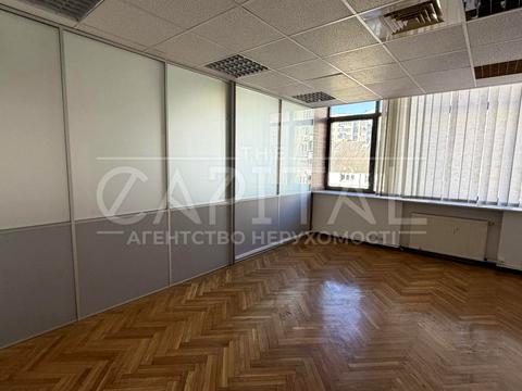 комерційна за адресою Богдана Хмельницького вул., 55