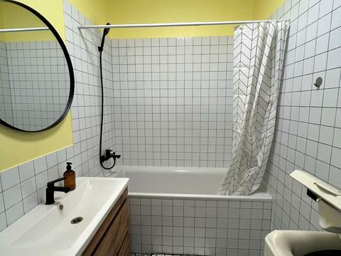 квартира за адресою Академіка Амосова вул., 12