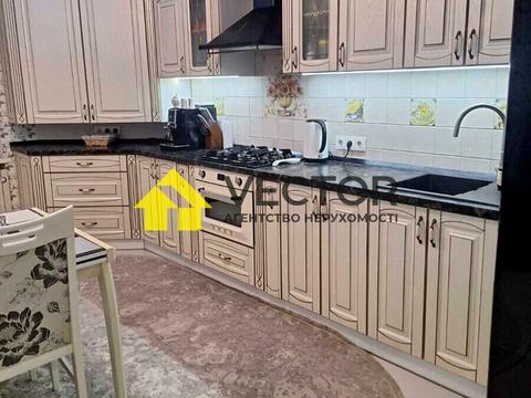 квартира за адресою Героїв України вул., (Будинок)