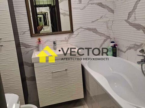 квартира за адресою Героїв України вул., (Будинок)