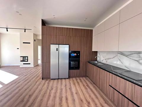 будинок за адресою 24 Серпня вул.