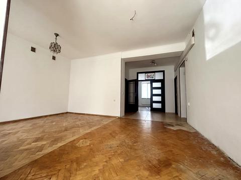 квартира за адресою Родини Барвінських вул., 12