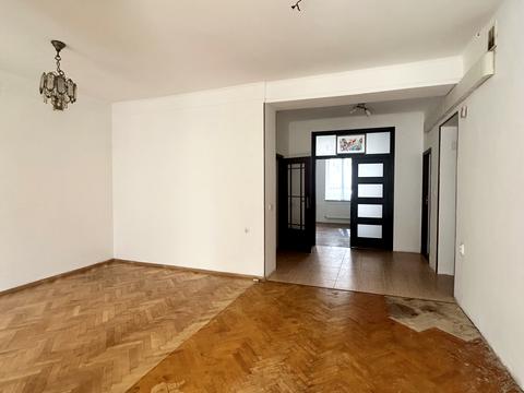 квартира за адресою Родини Барвінських вул., 12