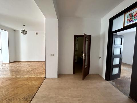 квартира за адресою Родини Барвінських вул., 12