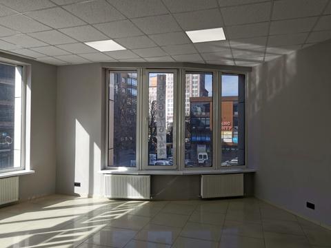 комерційна за адресою Подільська вул., 93