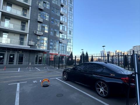 паркомісце за адресою Дніпровська набережна вул., 14