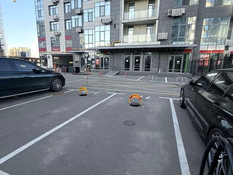 паркомісце за адресою Дніпровська набережна вул., 14