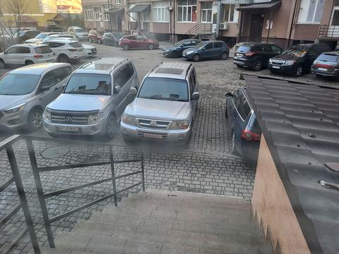 коммерческая по адресу Владимира Ивасюка ул., (Будинок)