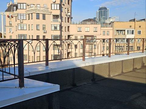 комерційна за адресою Саксаганського вул., 80