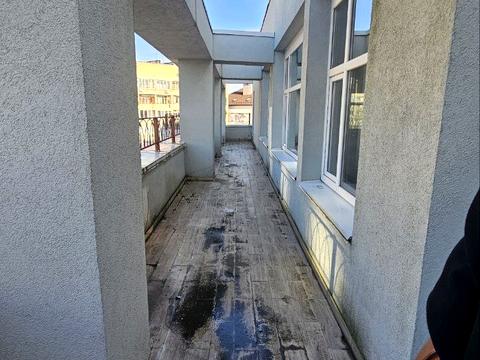 комерційна за адресою Саксаганського вул., 80