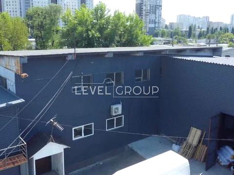 комерційна за адресою Празька вул., 3