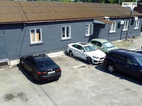 комерційна за адресою Празька вул., 3