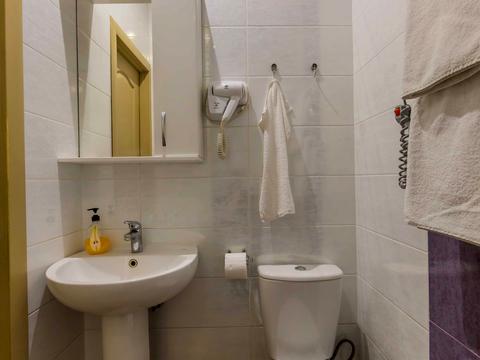 комерційна за адресою Саксаганського вул., 147/5