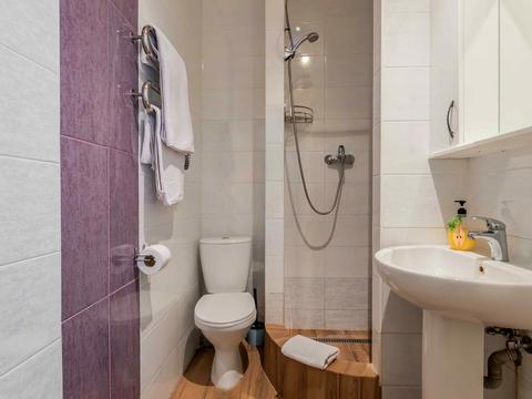 комерційна за адресою Саксаганського вул., 147/5